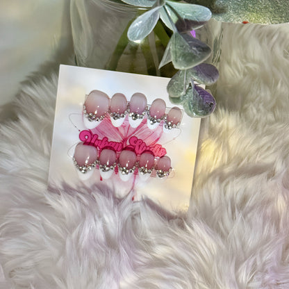 Crystal Crown press-on nails in almond shape, medium length – detail view 2