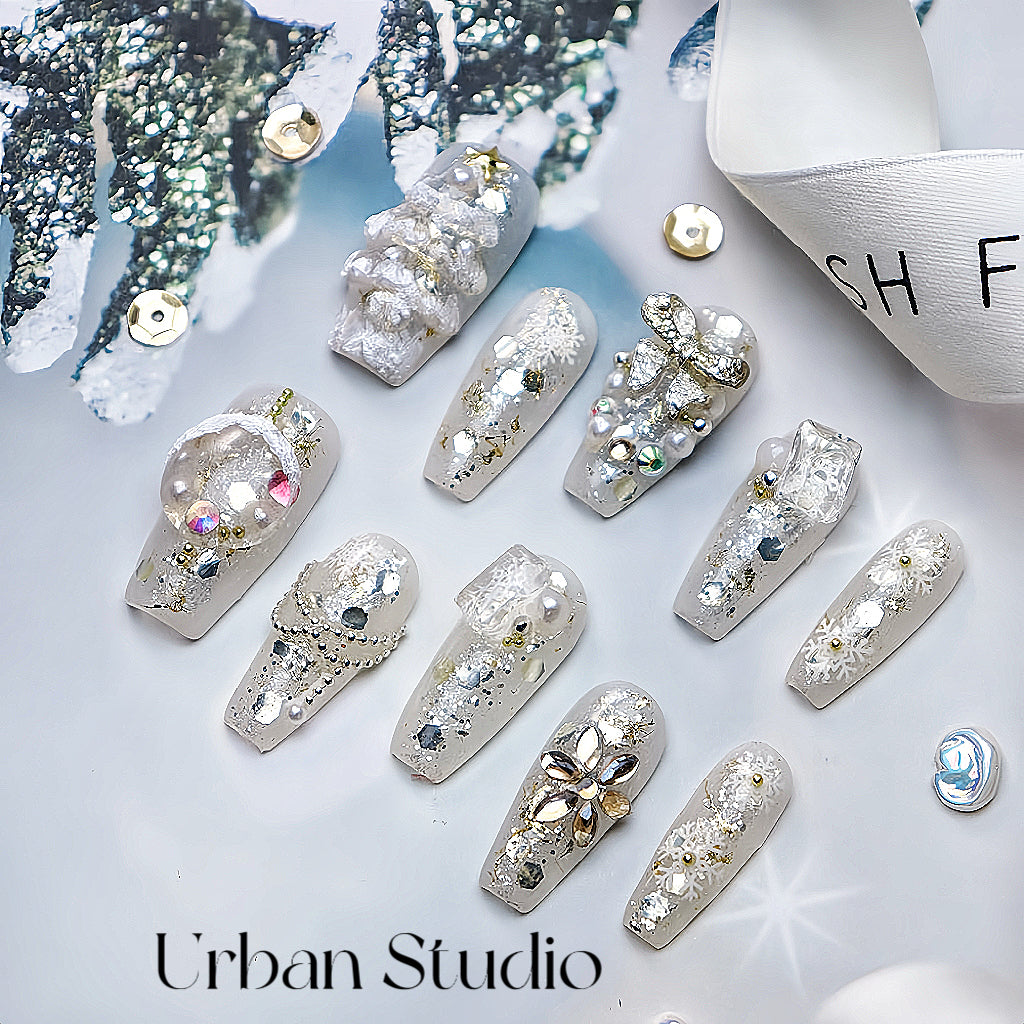 Snowflake Elegance Press-On Nails