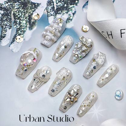 Snowflake Elegance press-on nails in coffin shape, long length – detail view 2